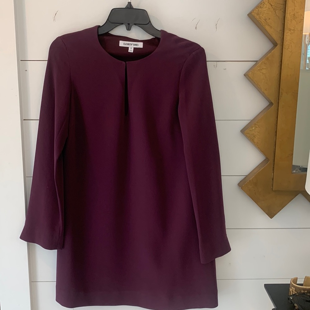 Elizabeth and James. Mini v neck dress. Size small. Fig dress 31”long.